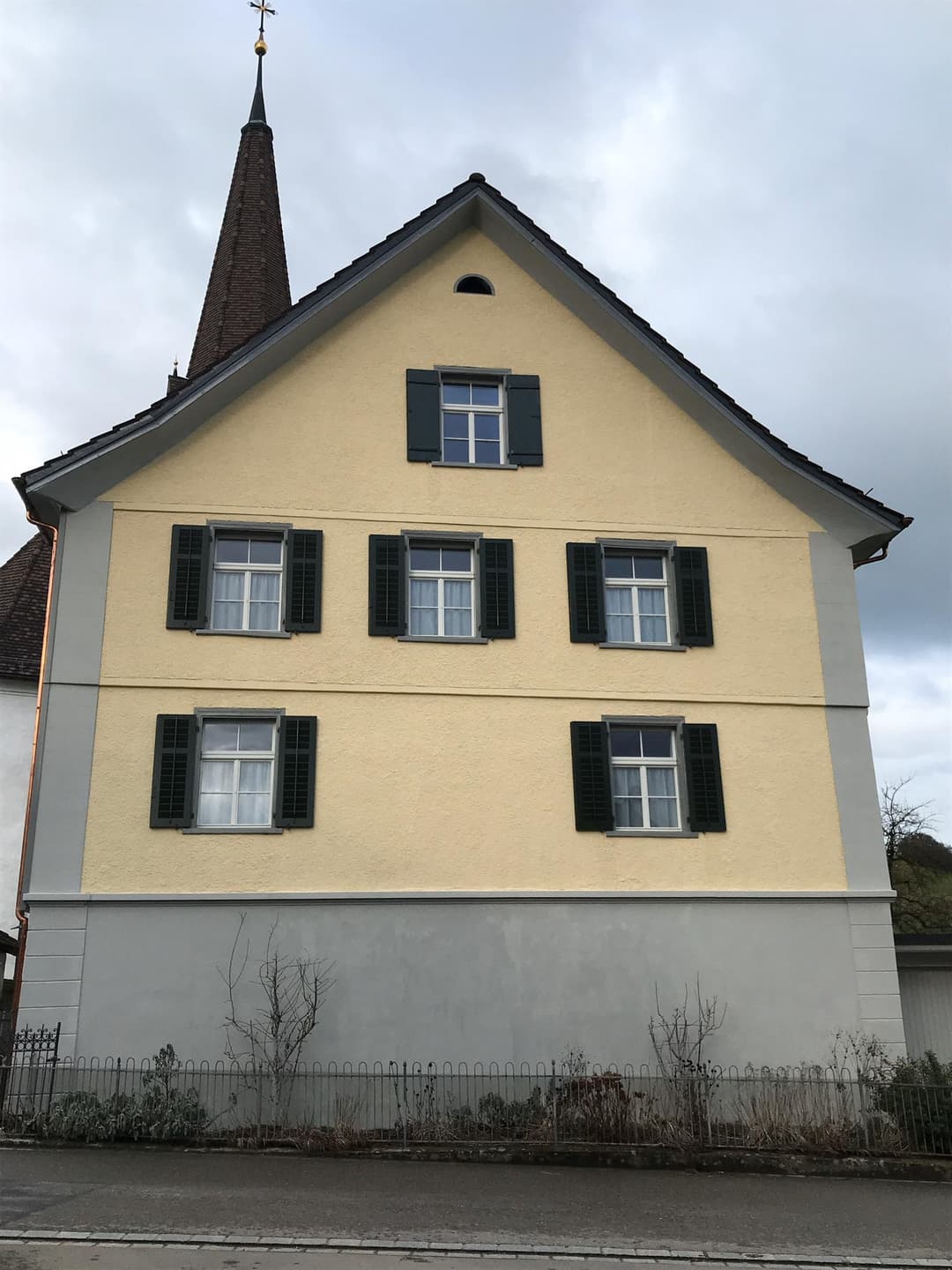 Ein HAUSMEISTERSERVICE bei der Arbeit in Kreuzlingen, Frauenfeld, St. Gallen, Winterthur, Zürich und Thurgau. Ein HAUSMEISTERSERVICE bei der Arbeit in Kreuzlingen, Frauenfeld, St. Gallen, Winterthur, Zürich und Thurgau.